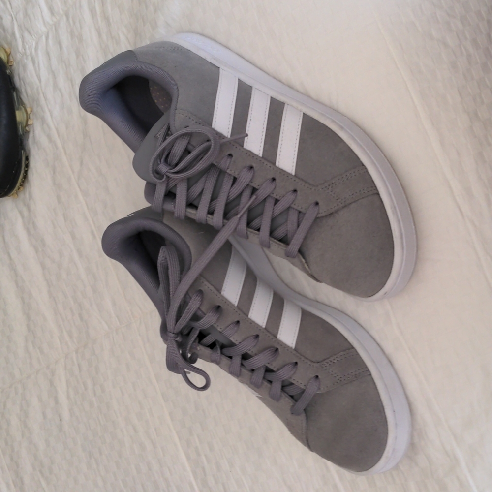 Adidas shoes cloud foam size 9. Brand new.